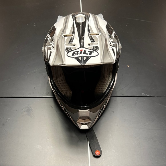 BiLT motorcycle helmet - Picture 2 of 8